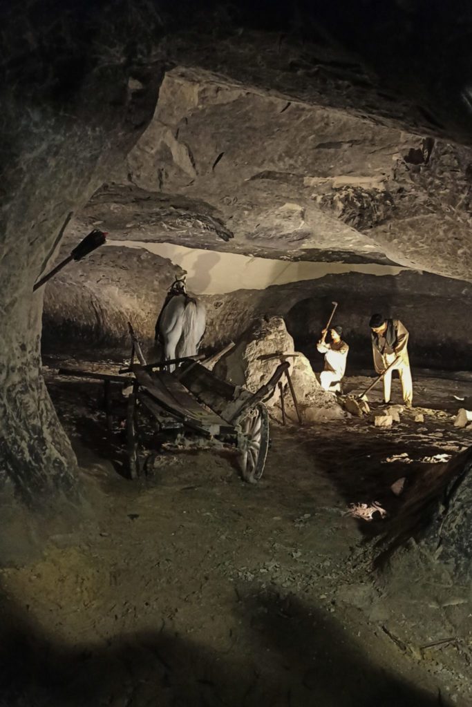 jaskinie groty nadgorzyskie tomaszow 
